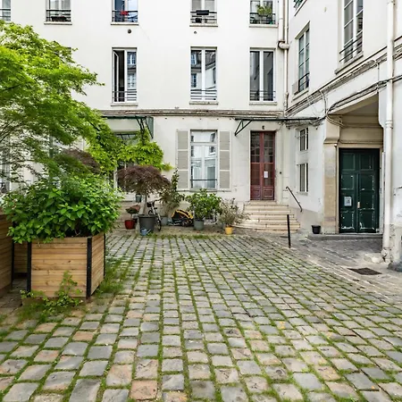 Rooftop Views Cosy 2 Bedroom 4* Parigi