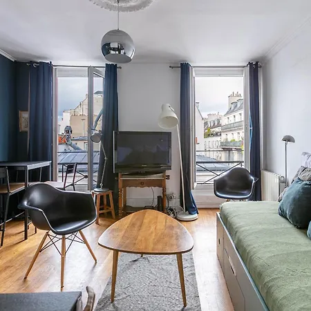 Rooftop Views Cosy 2 Bedroom 4*