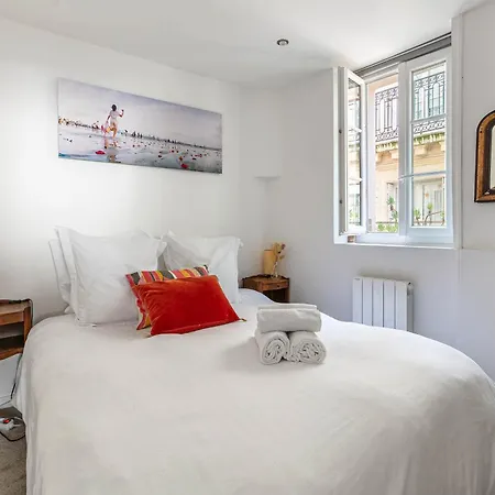 Rooftop Views Cosy 2 Bedroom Bed & Breakfast Paris