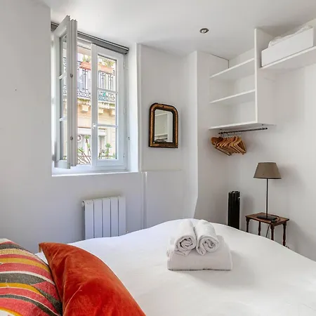 Rooftop Views Cosy 2 Bedroom Bed & Breakfast Paris