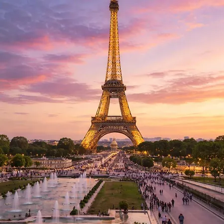 Rooftop Views Cosy 2 Bedroom 4* Parigi