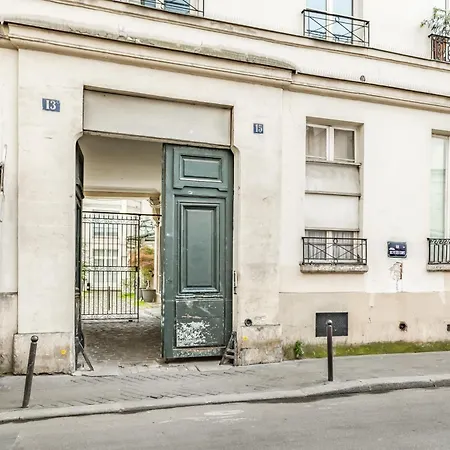 Rooftop Views Cosy 2 Bedroom Bed & Breakfast Parigi