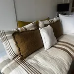 Paris Rooftop Views Cosy 2 Bedroom Stay Central
