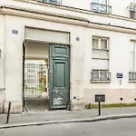 Paris Rooftop Views Cosy 2 Bedroom Stay Central