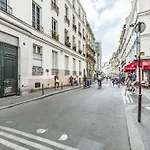 Paris Rooftop Views Cosy 2 Bedroom Stay Central