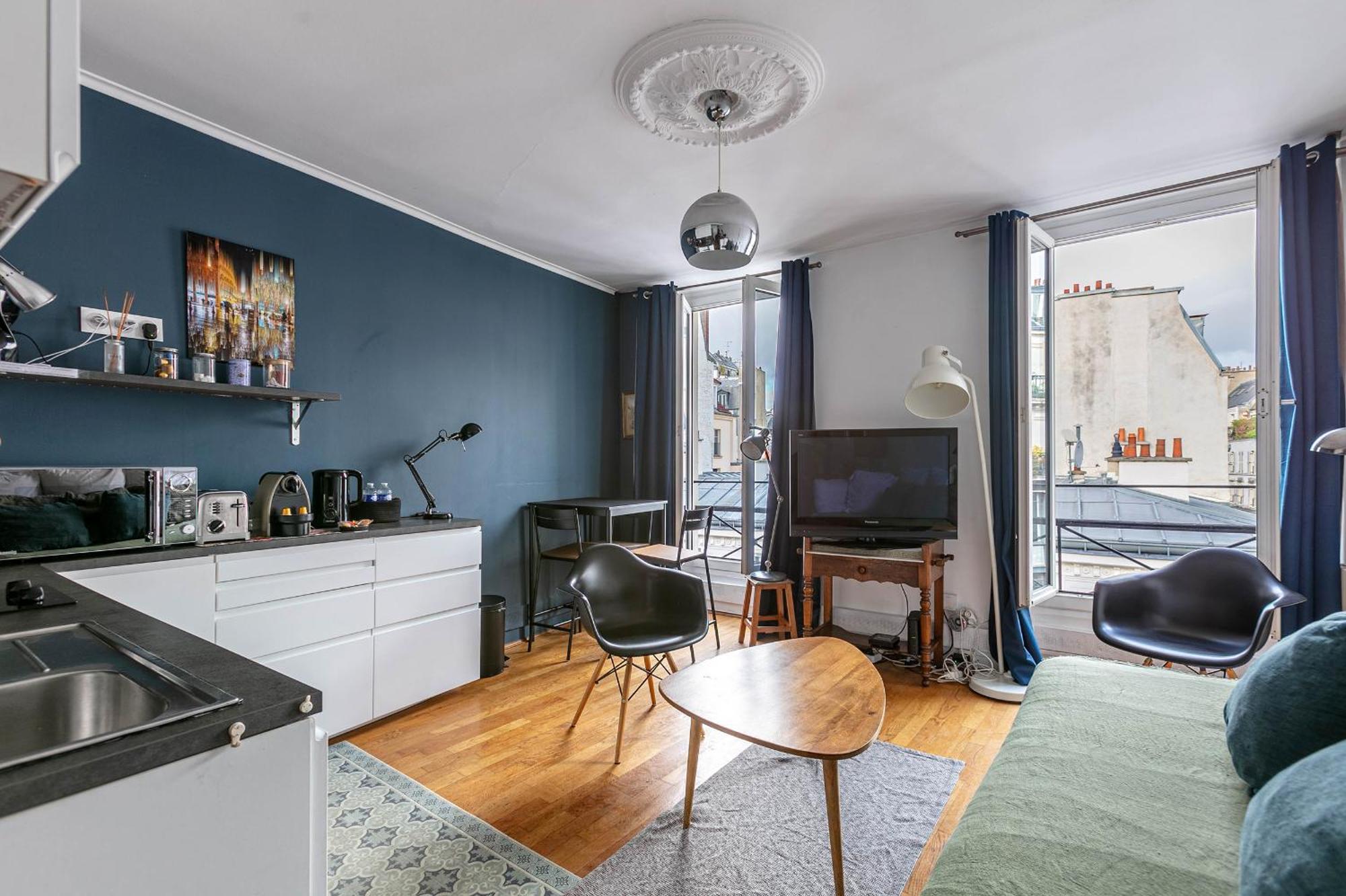 Bed & Breakfast Rooftop Views Cosy 2 Bedroom Paris