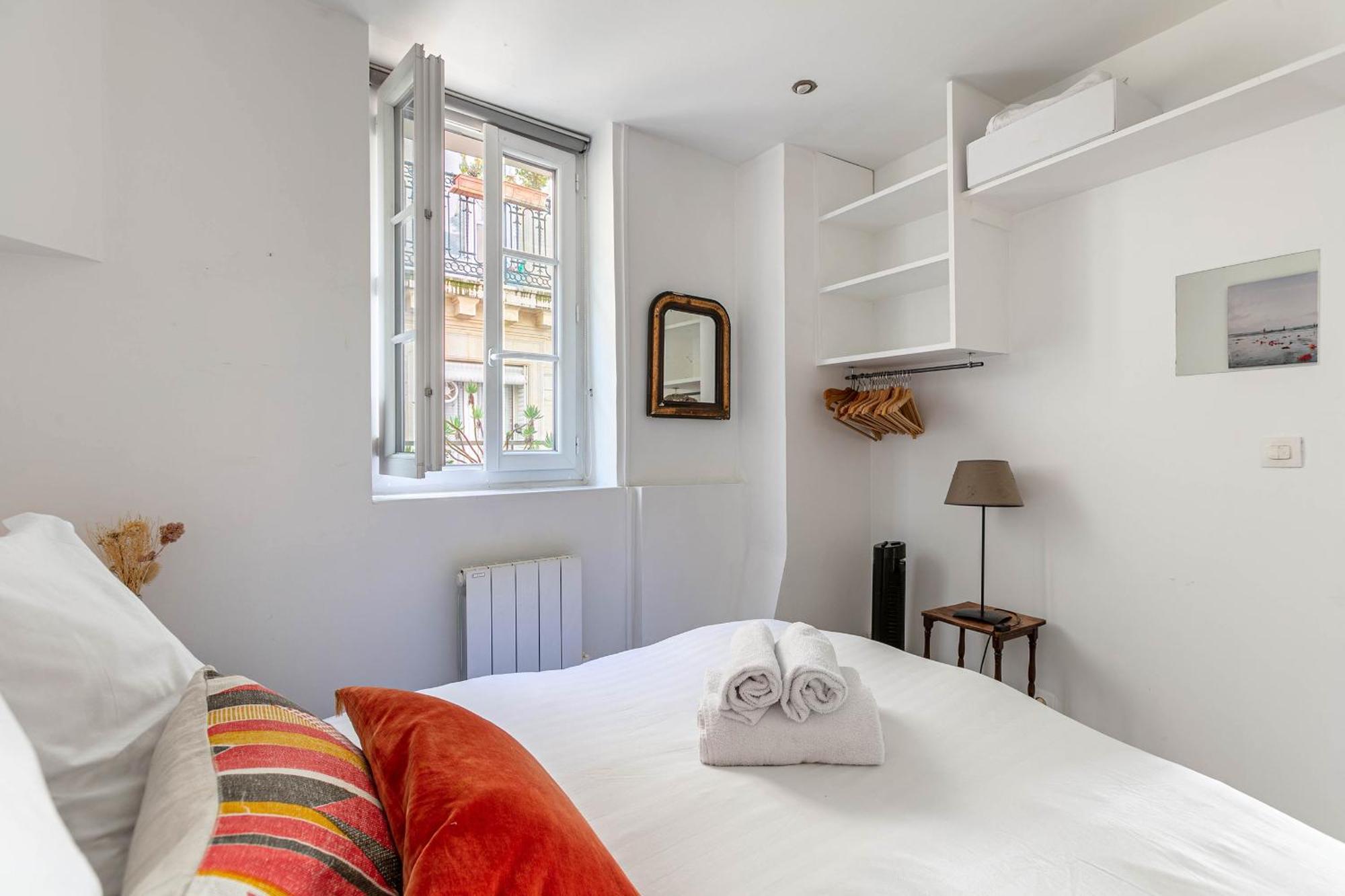 Rooftop Views Cosy 2 Bedroom Bed & Breakfast Paris