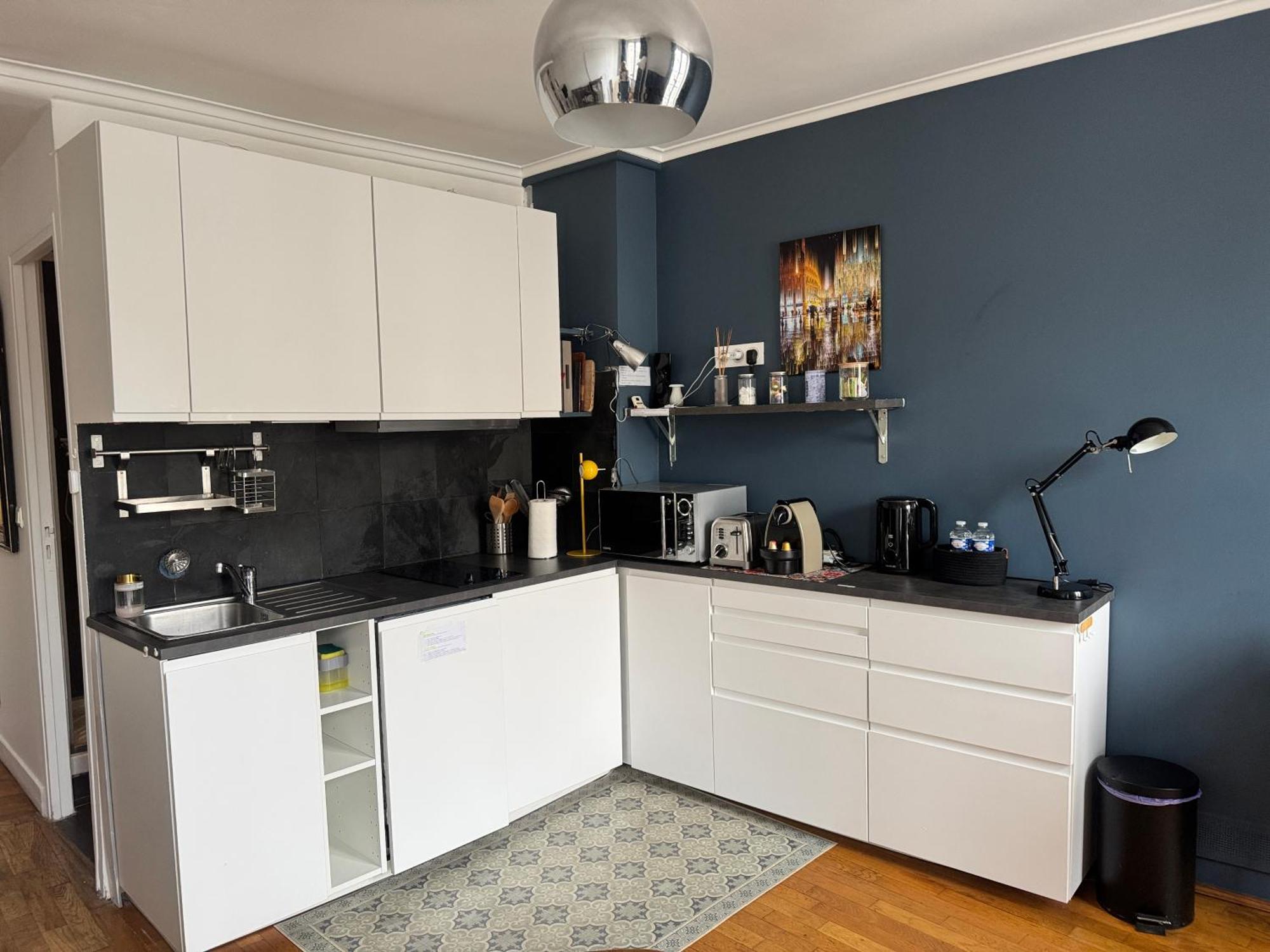 Rooftop Views Cosy 2 Bedroom Paris