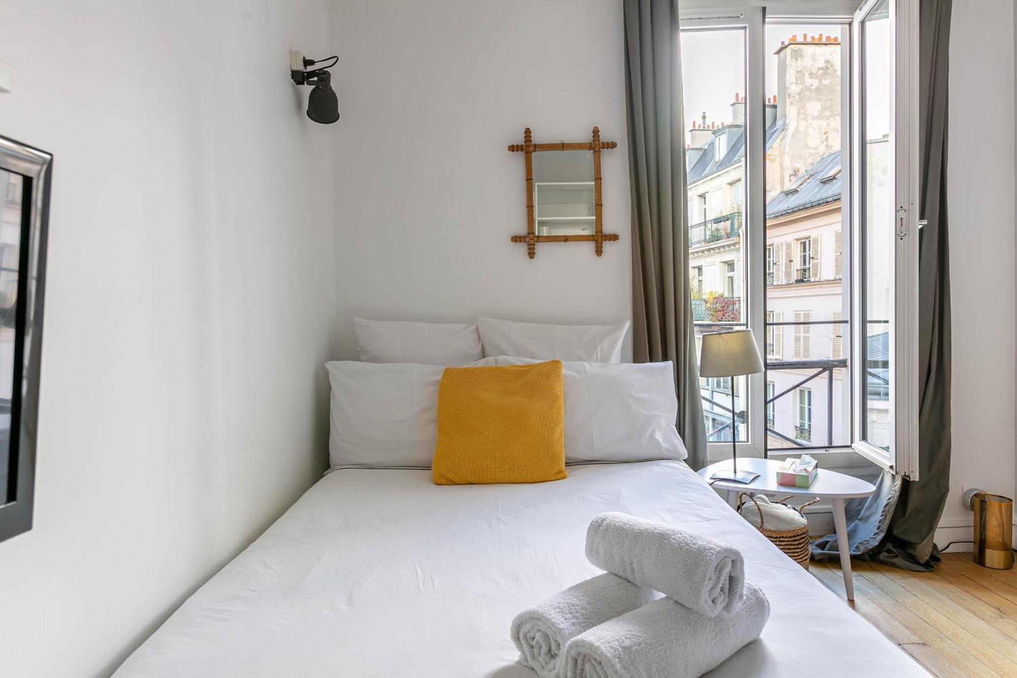 Rooftop Views Cosy 2 Bedroom Bed & Breakfast Paris