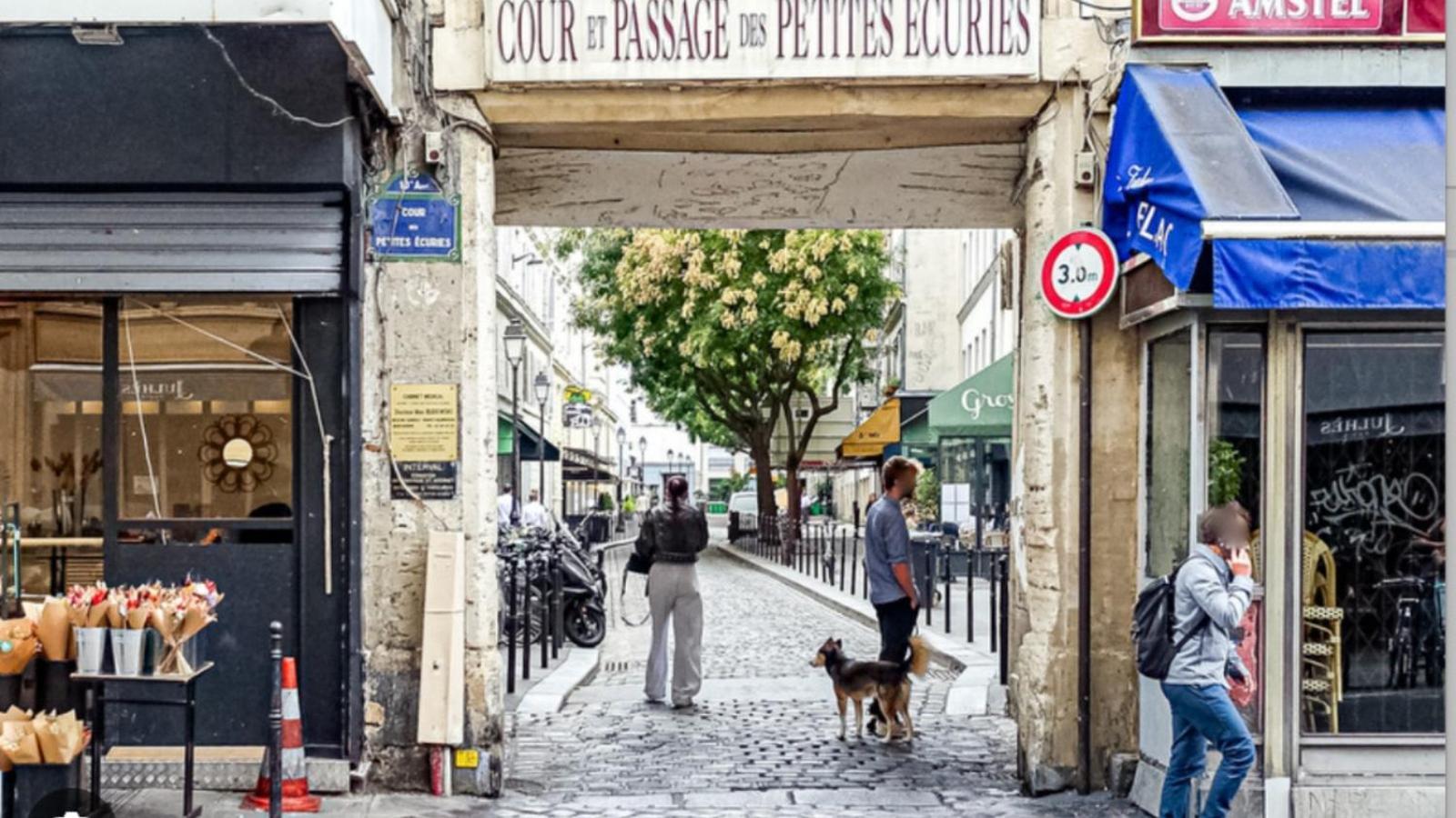 Bed & Breakfast Rooftop Views Cosy 2 Bedroom Paris